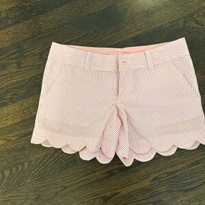 Lilly Pulitzer Seersucker pink and white scalloped shorts size 00